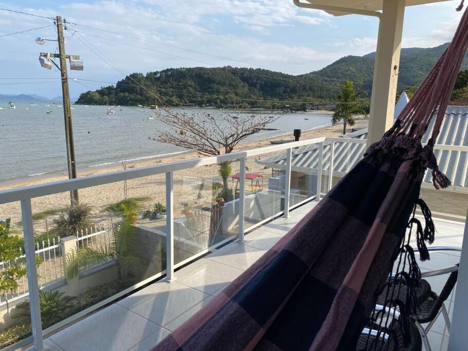 Linda casa ampla beira do mar em Gov Celso Ramos