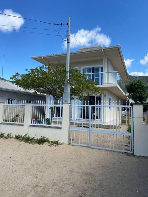 Linda casa ampla beira do mar em Gov Celso Ramos