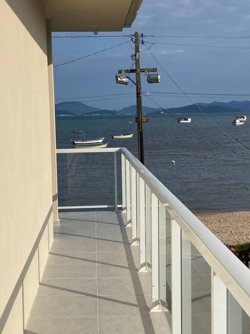 Linda casa ampla beira do mar em Gov Celso Ramos