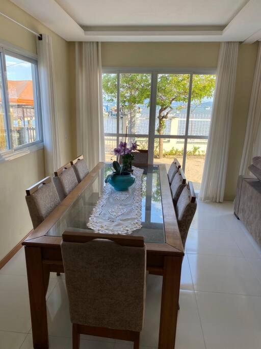 Linda casa ampla beira do mar em Gov Celso Ramos