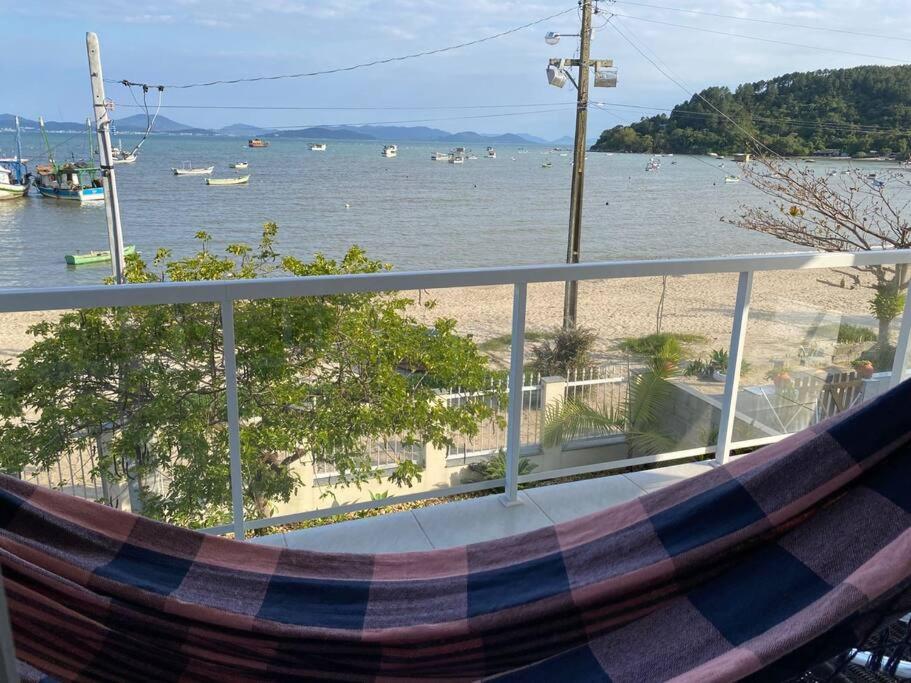 Linda casa ampla beira do mar em Gov Celso Ramos