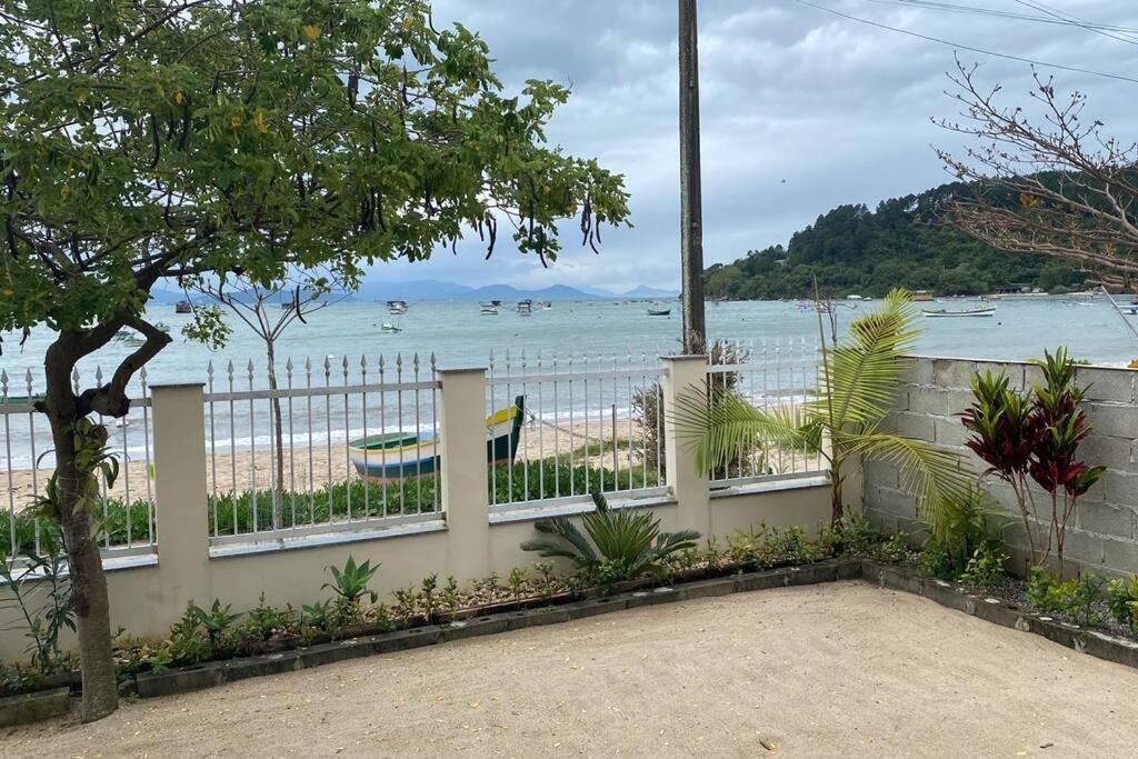 Linda casa ampla beira do mar em Gov Celso Ramos
