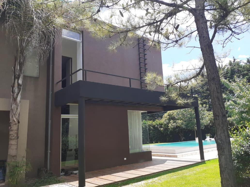 PILAR BARRIO PRIVADO con AMENITIES CASA 6 AMB CON PISCINA