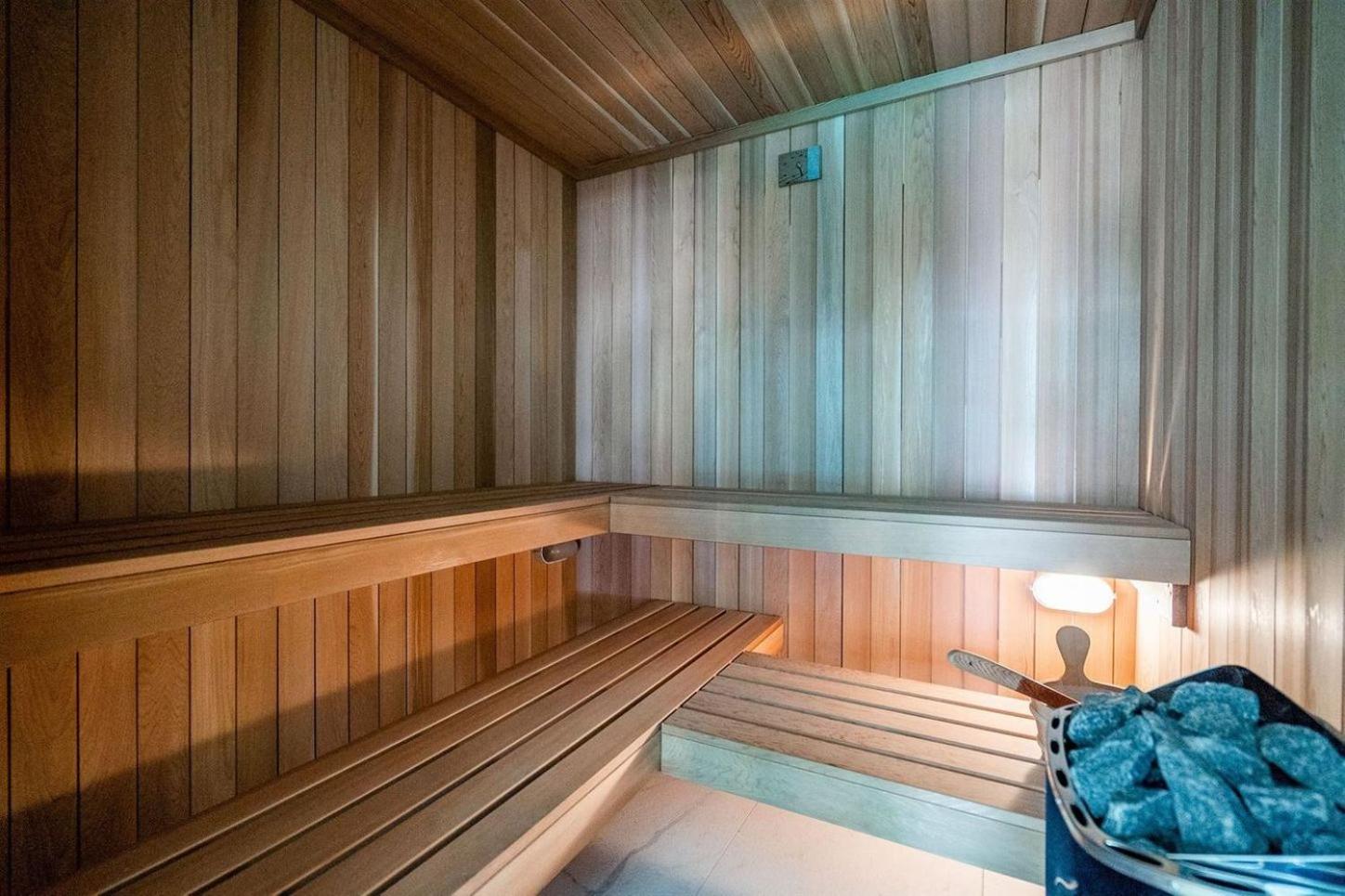 Urban Oasis - Spa, Pool and Kitchen