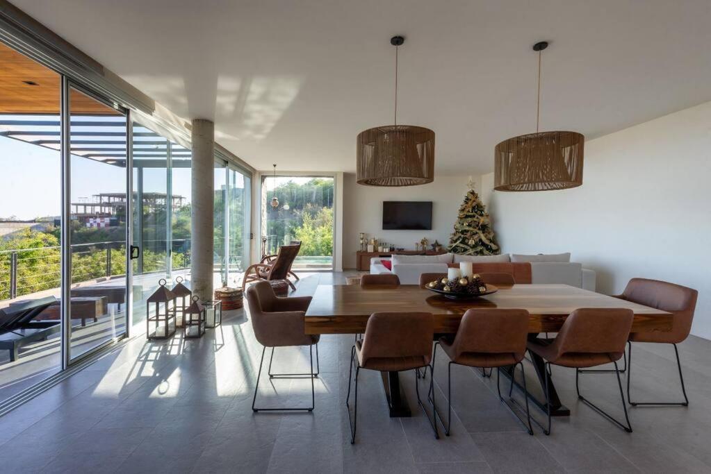 Casa de diseño con vistas Un oasis conectado a todo
