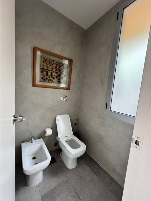 Casa de diseño con vistas Un oasis conectado a todo