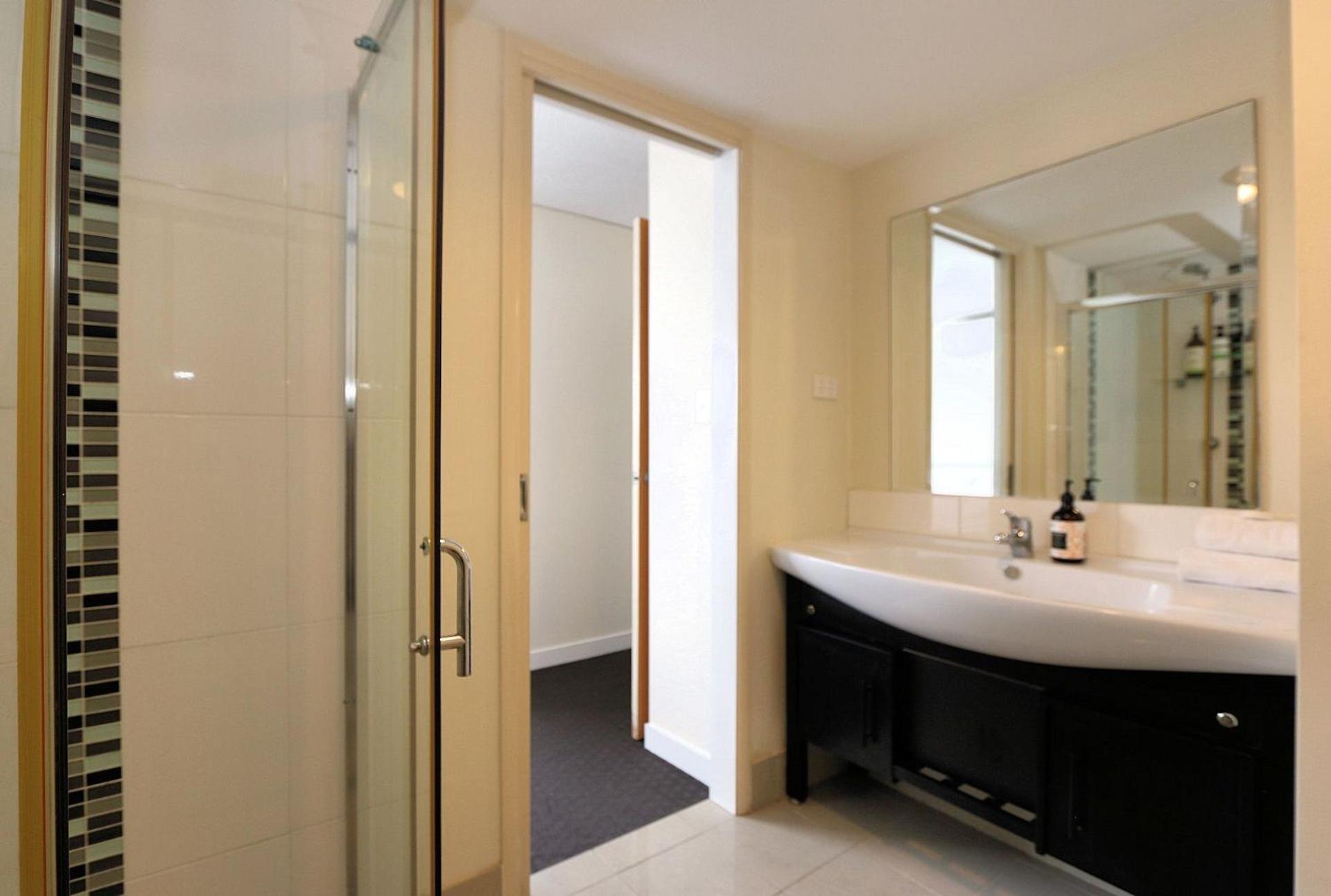 Platinum Apartments - Unit 2