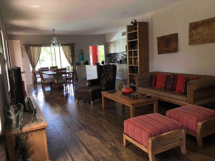 Excelente casa en Barrio Privado Los Arces