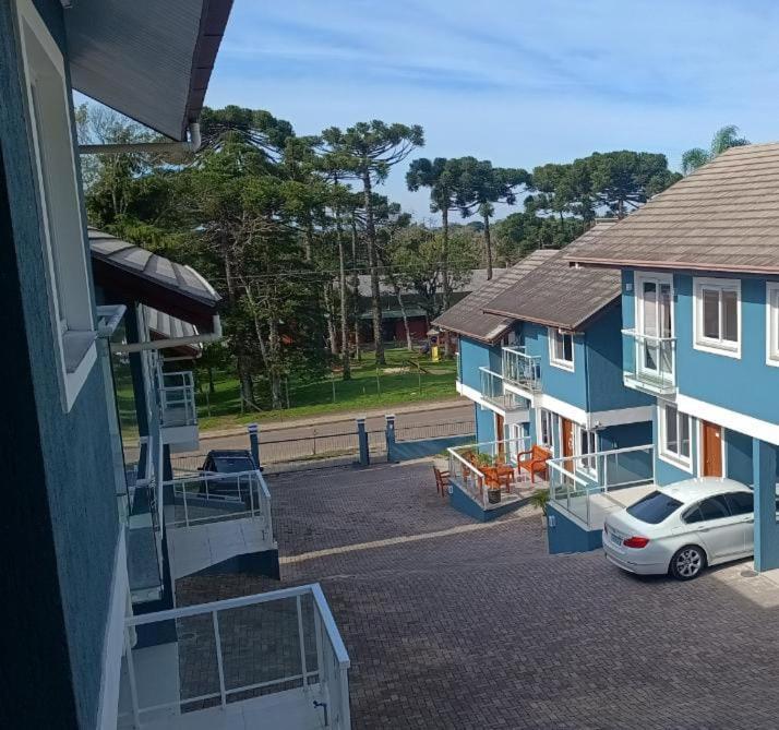 CASA LINDA PARA 6 a 8 PESSOAS COM 3 QUARTOS 3 BANHEIROS , COZINHA COMPLETA, ESTACIONAMENTO A 5 MiNUTOS DA CATEDRAL DE PEDRA