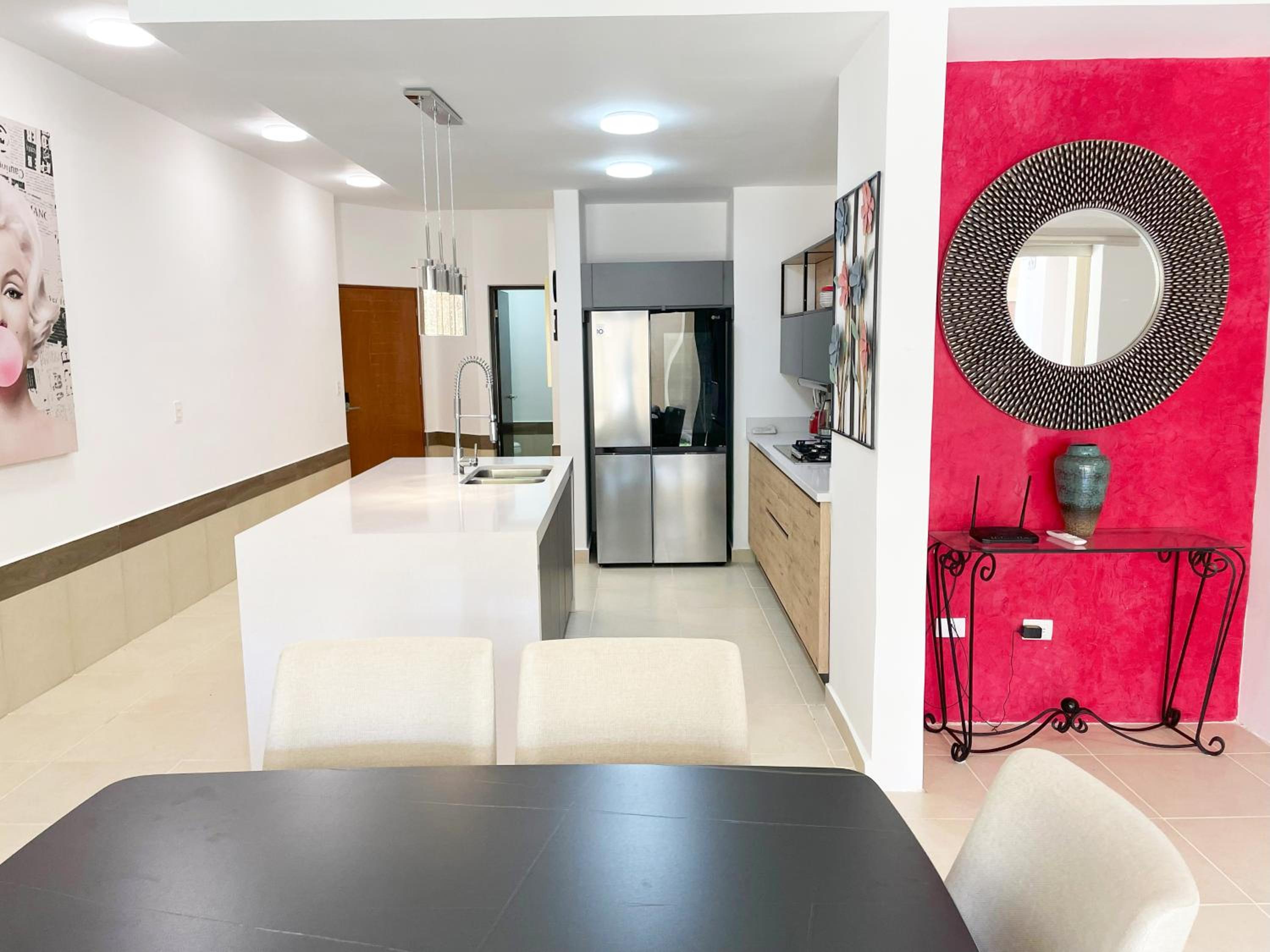 Spacious Apartment with Terrace, Pool and Beach Access