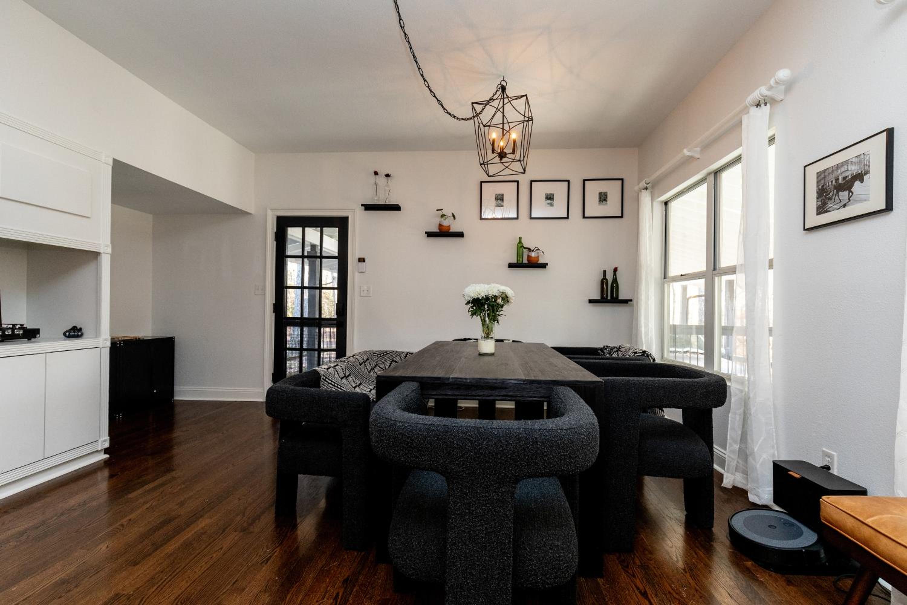 Designer 5-BR Estate in Leiper’s Fork - 4 King Beds & Peloton view 3