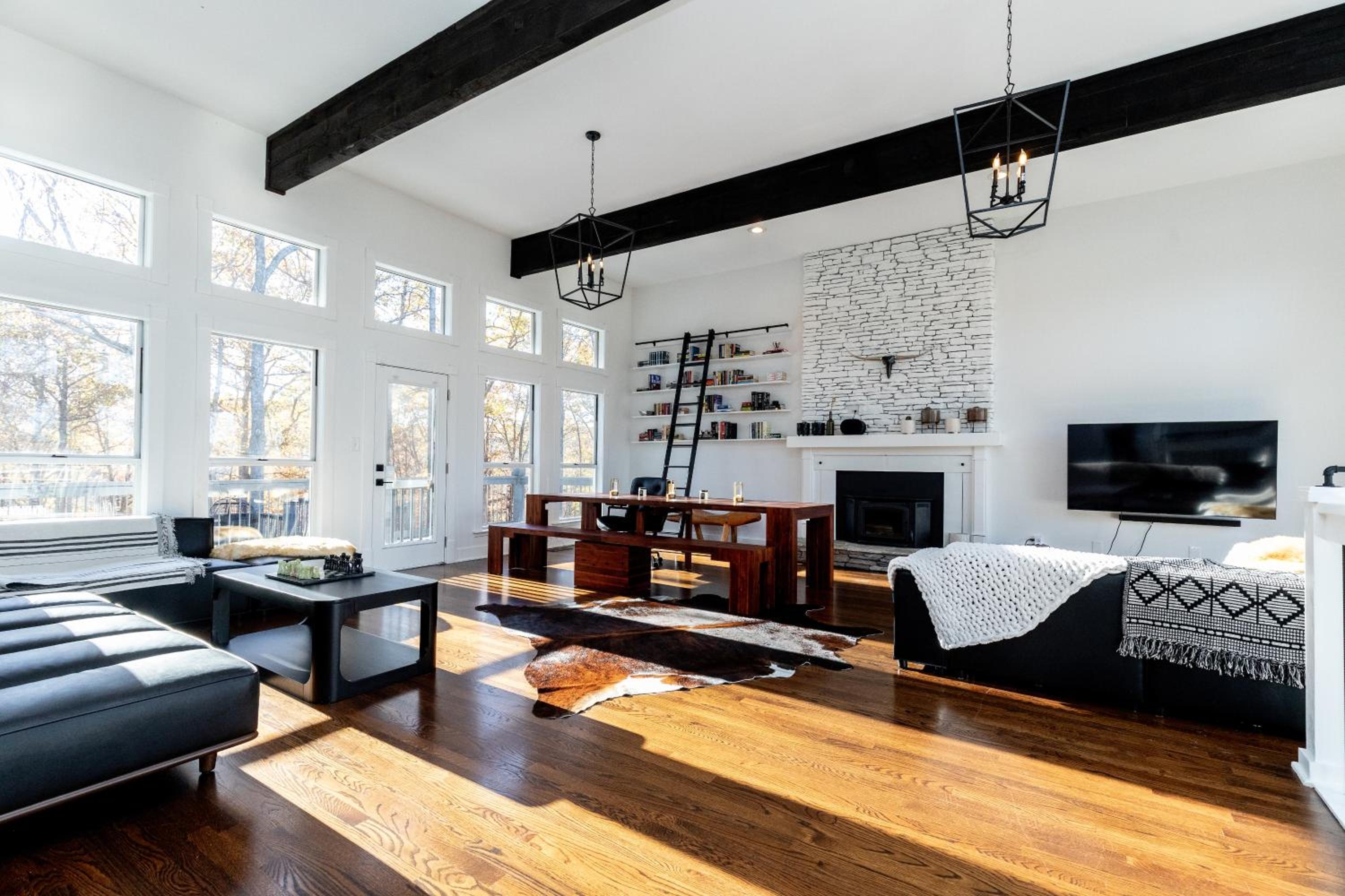 Designer 5-BR Estate in Leiper’s Fork - 4 King Beds & Peloton view 4