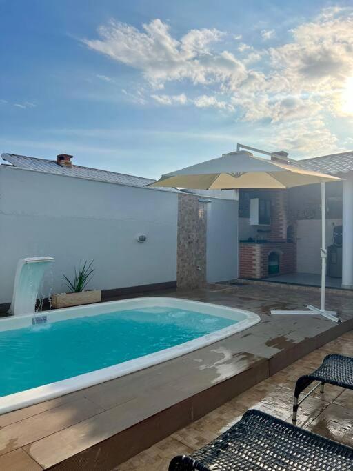 Casa em Itaipuaçu com piscina e 3 qtos