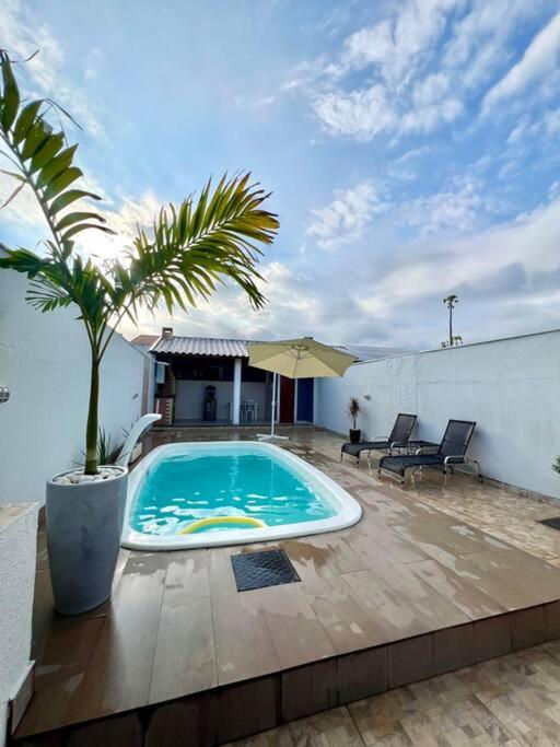 Casa em Itaipuaçu com piscina e 3 qtos