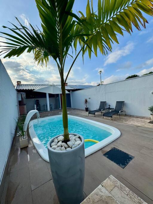 Casa em Itaipuaçu com piscina e 3 qtos