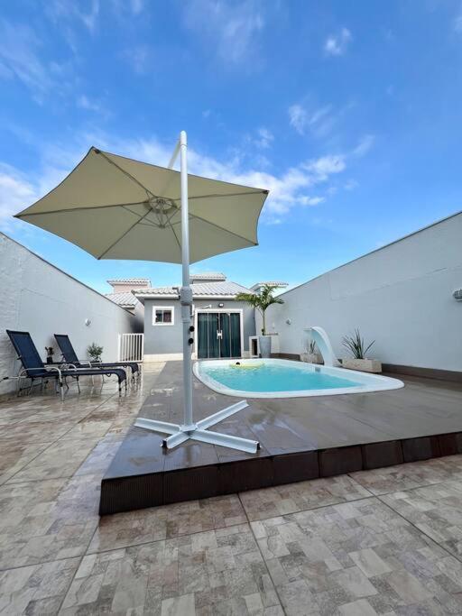 Casa em Itaipuaçu com piscina e 3 qtos