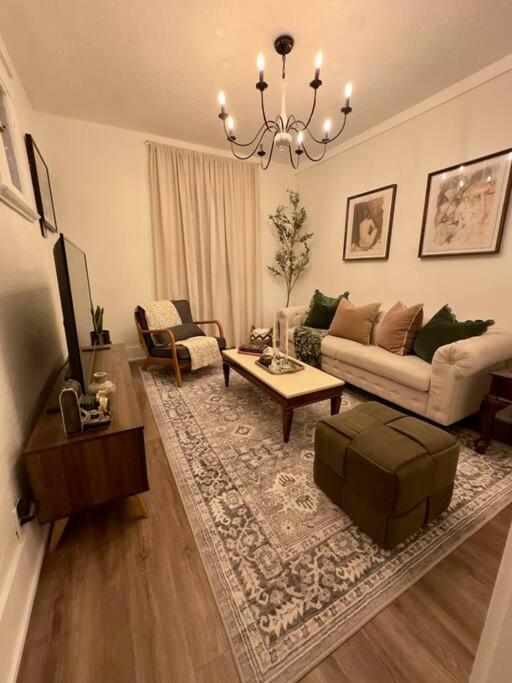 Historic orlando Casita Joy, DT, Lake Eola, Delaney park, 2 bedrooms 1 bathroom Unit B