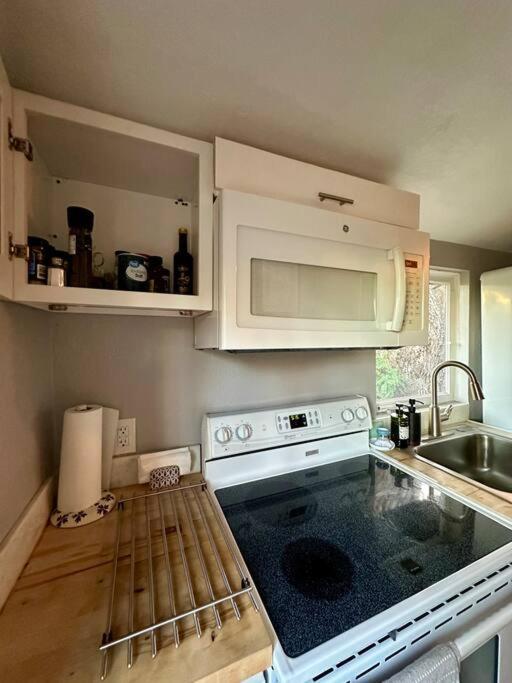 Historic orlando Casita Joy, DT, Lake Eola, Delaney park, 2 bedrooms 1 bathroom Unit B