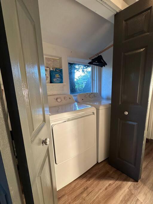 Historic orlando Casita Joy, DT, Lake Eola, Delaney park, 2 bedrooms 1 bathroom Unit B