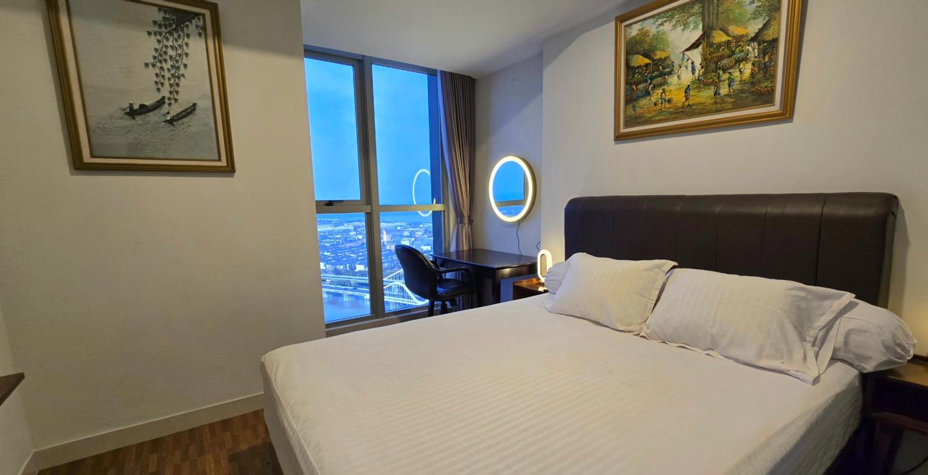 Sea View with bridge Gold Coast next to Oakwood PIK view 2