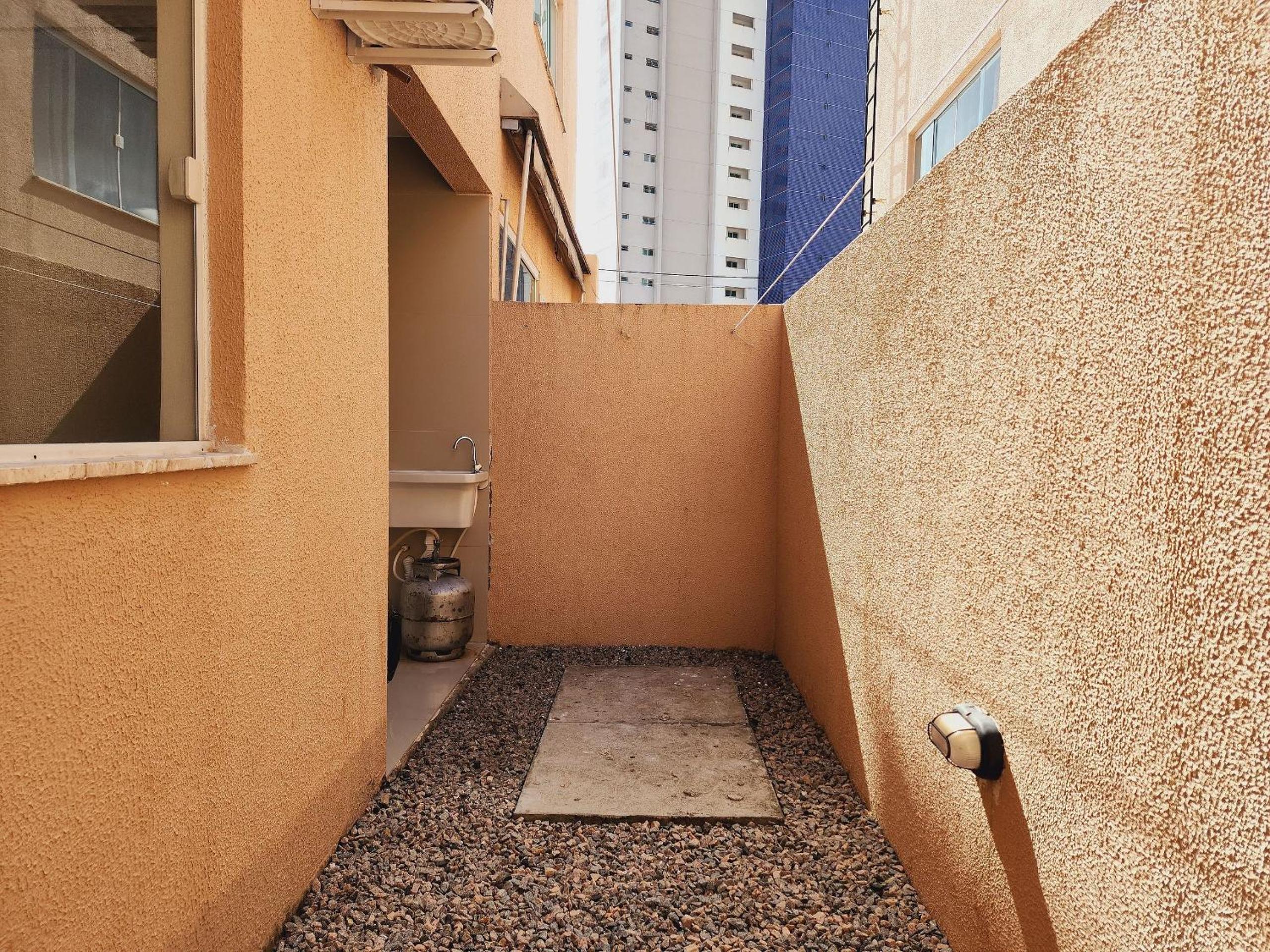 JPN09 - Duplex em cond. fechado próx. à praia
