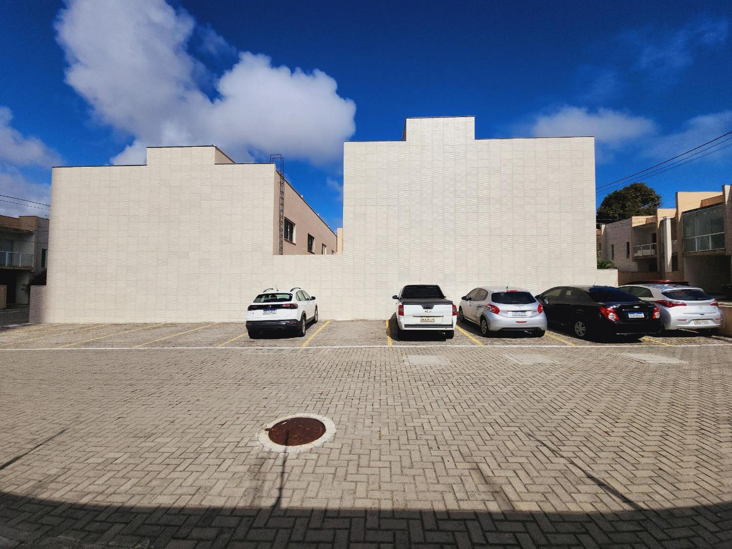 JPN09 - Duplex em cond. fechado próx. à praia