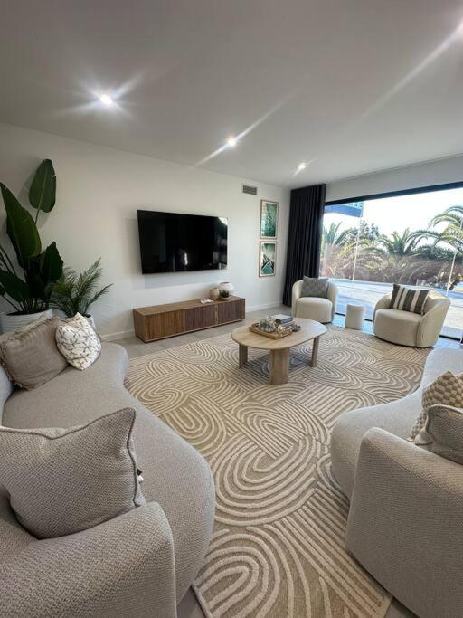 Oceanfront Luxury, Two Complete 5 star Homes in One Stunning Esplanade Escape
