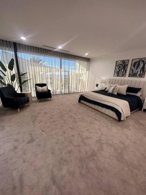 Oceanfront Luxury, Two Complete 5 star Homes in One Stunning Esplanade Escape