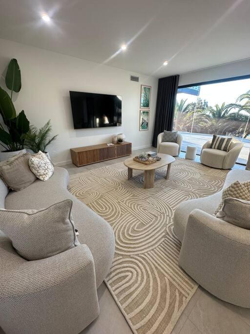 Oceanfront Luxury, Two Complete 5 star Homes in One Stunning Esplanade Escape