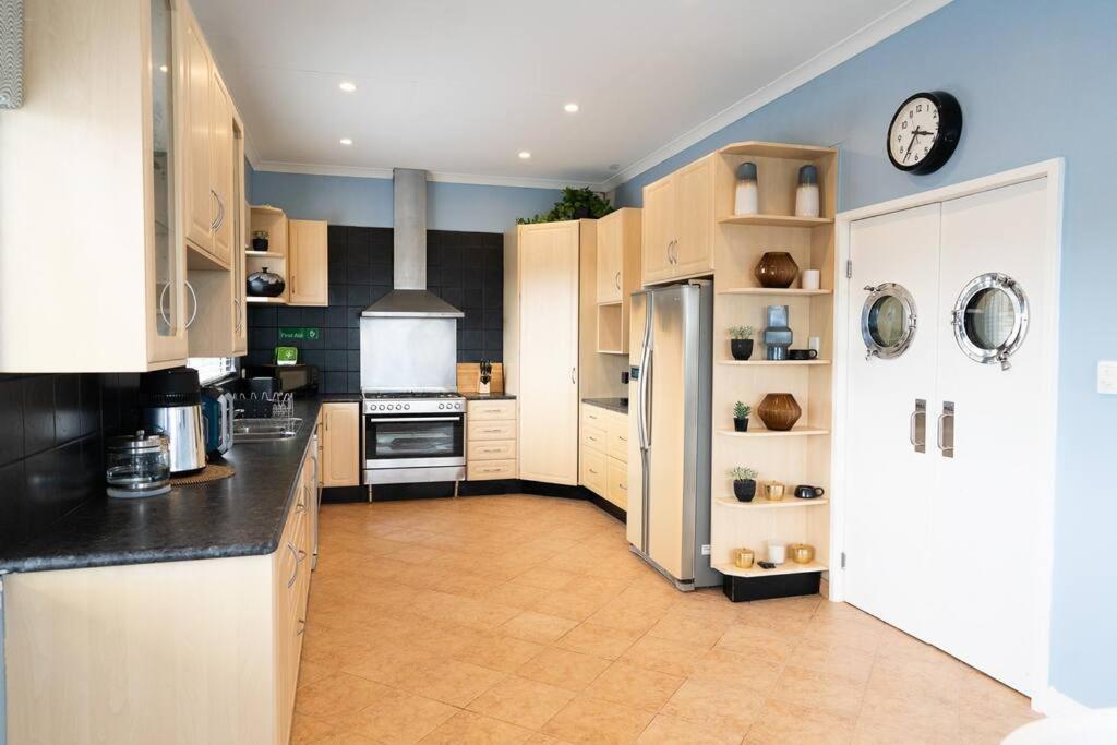 Quinns Beach Mansion Apartment 2