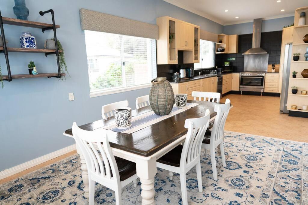Quinns Beach Mansion Apartment 2