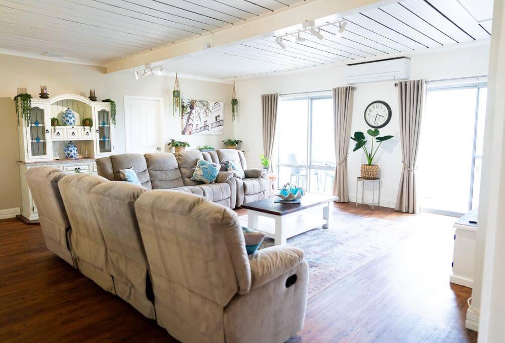 Quinns Beach Mansion Apartment 2