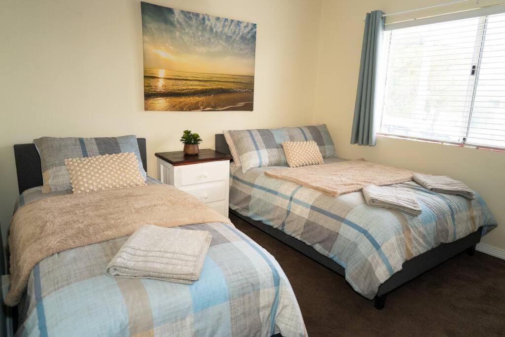 Quinns Beach Mansion Apartment 2
