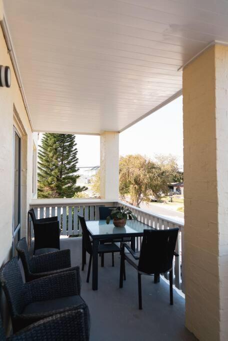 Quinns Beach Mansion Apartment 2