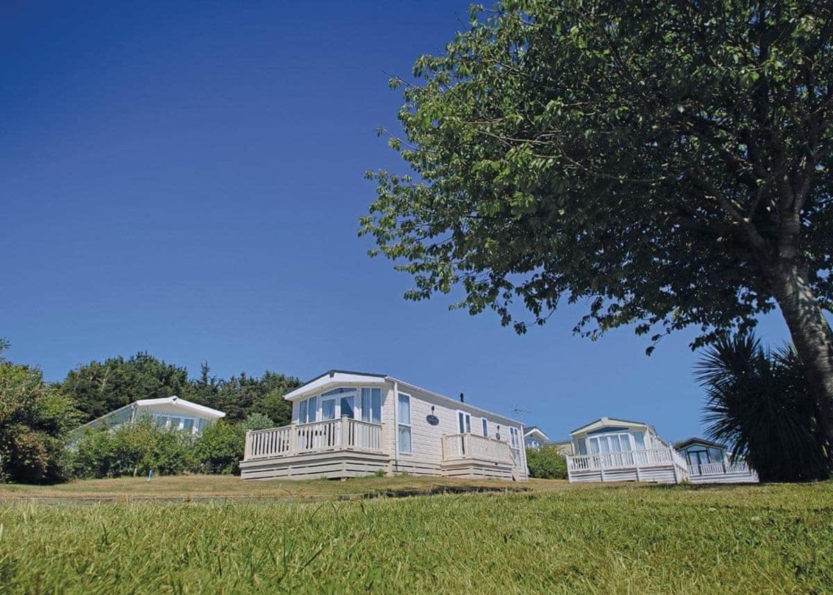 Hotel Shorefield Country Park - Image 1
