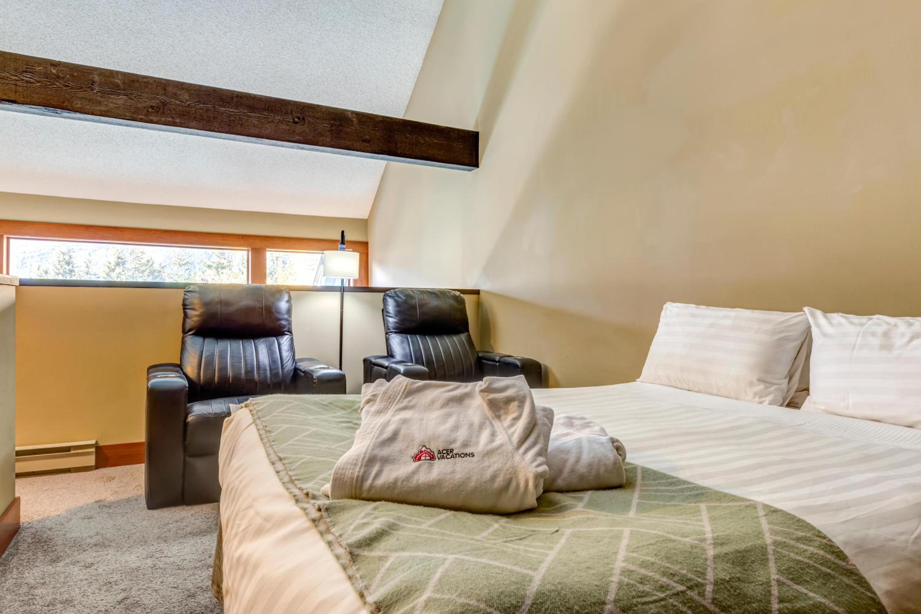 Greystone Lodge 320 Ski-in Out