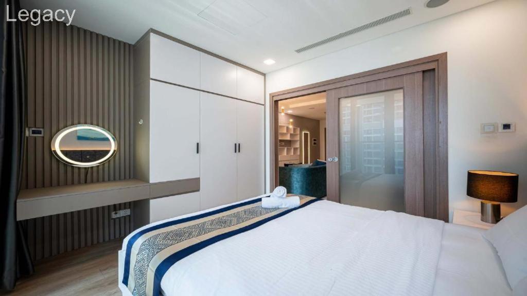 Landmark 81 Legacy Inn