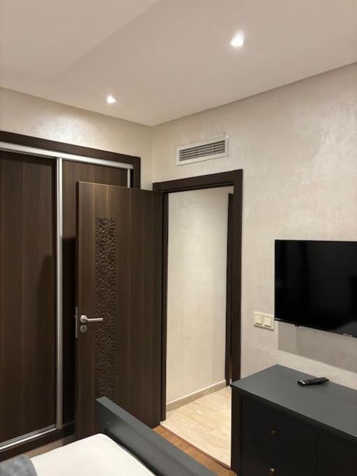 Apartement bien meublé piscine salle de sport view 3