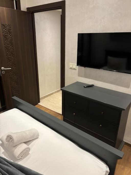 Apartement bien meublé piscine salle de sport view 4