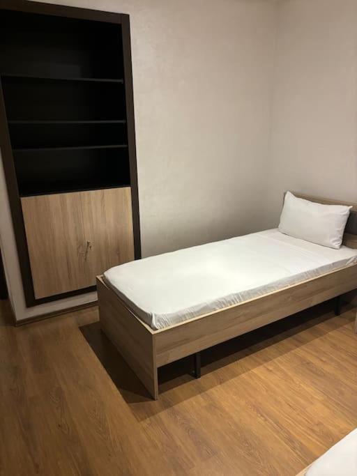 Apartement bien meublé piscine salle de sport view 5
