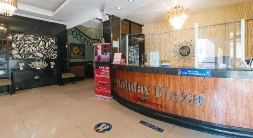 RedDoorz Plus @ Holiday Plaza Tuguegarao City