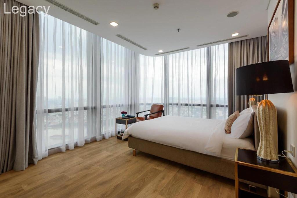 Landmark 81 Legacy Inn