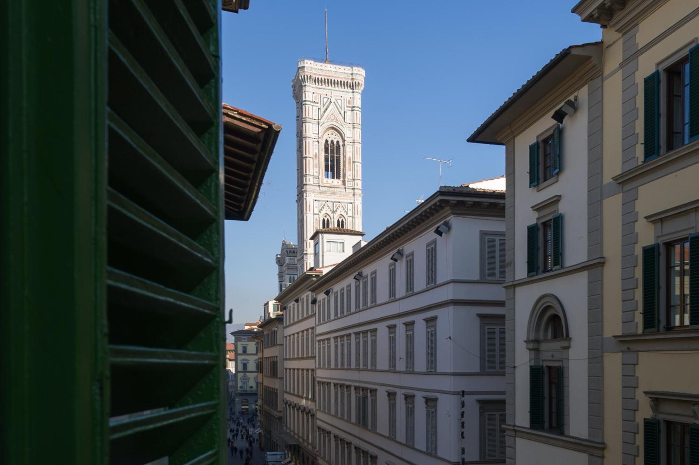 Calzaioli Apartment - Steps from the Duomo