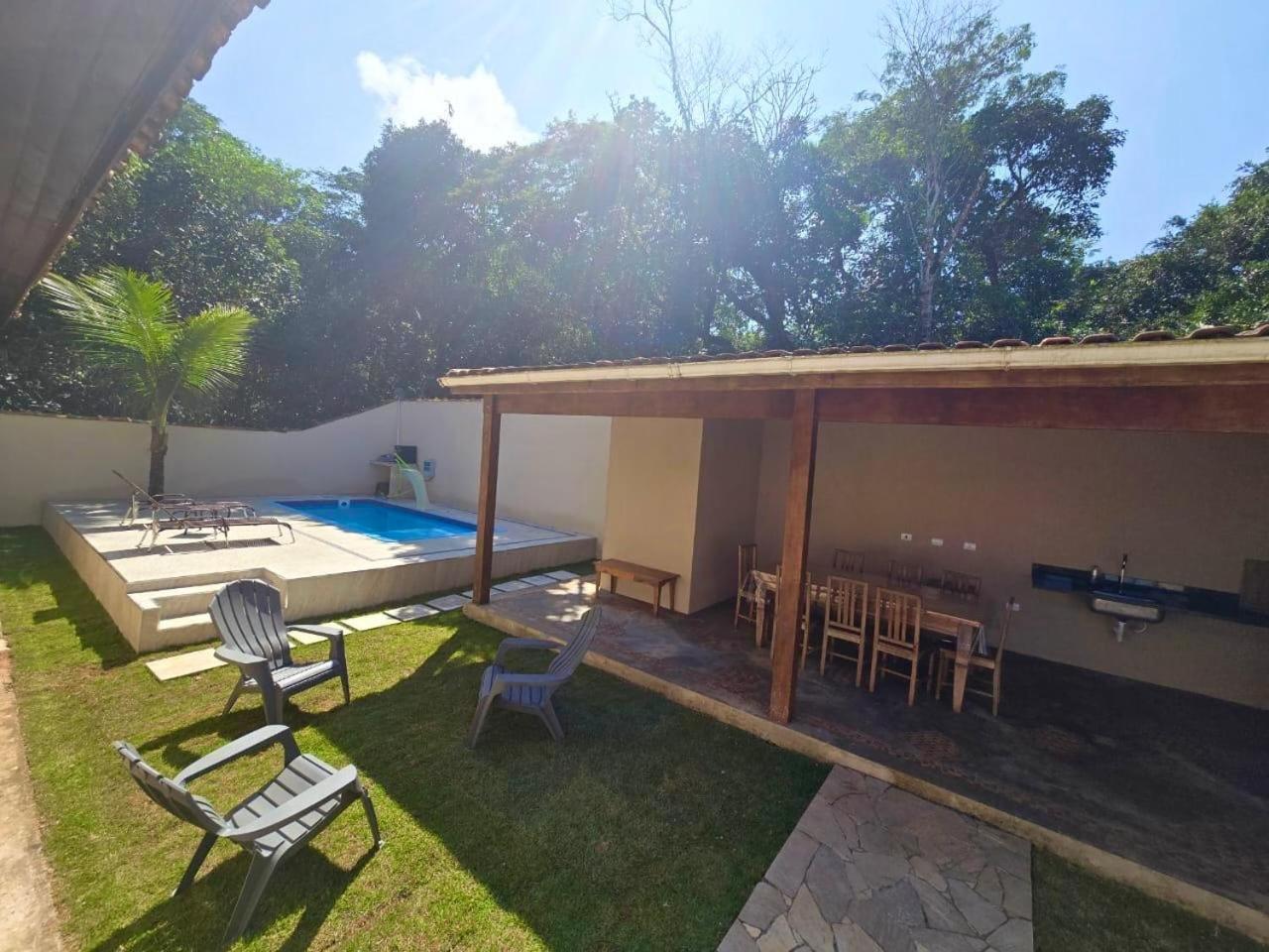 400 m te Separam das Areias da Praia de Boraceia, casa com piscina aquecida para ate 12 pessoas