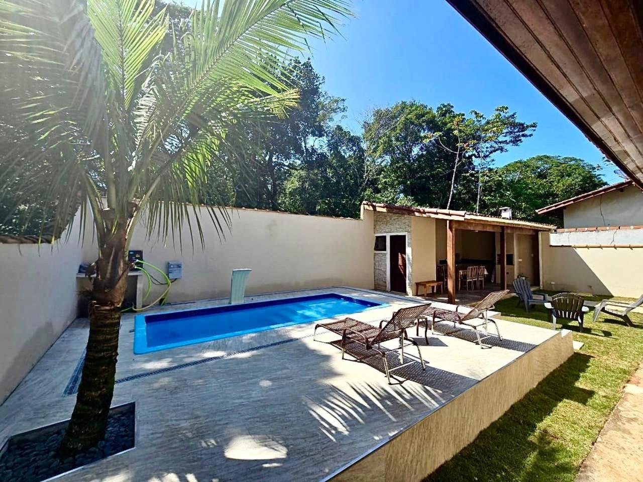 400 m te Separam das Areias da Praia de Boraceia, casa com piscina aquecida para ate 12 pessoas