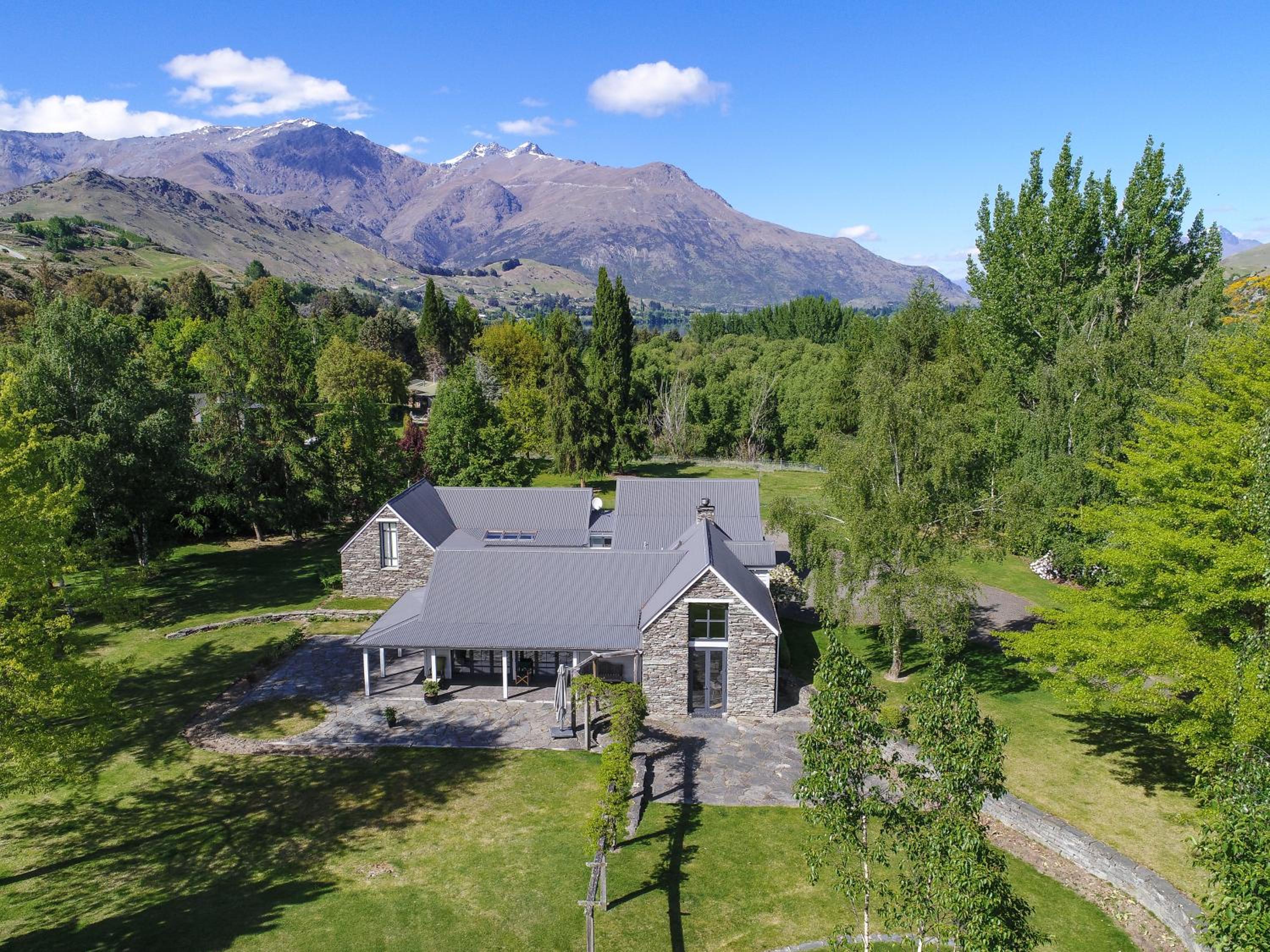 Taramea Arrowtown by Sotheby's Luxury Rental Homes view 4
