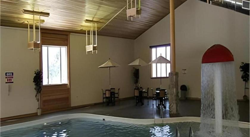 Holiday Inn Express Munising-Lakeview Hotel By IHG view 5