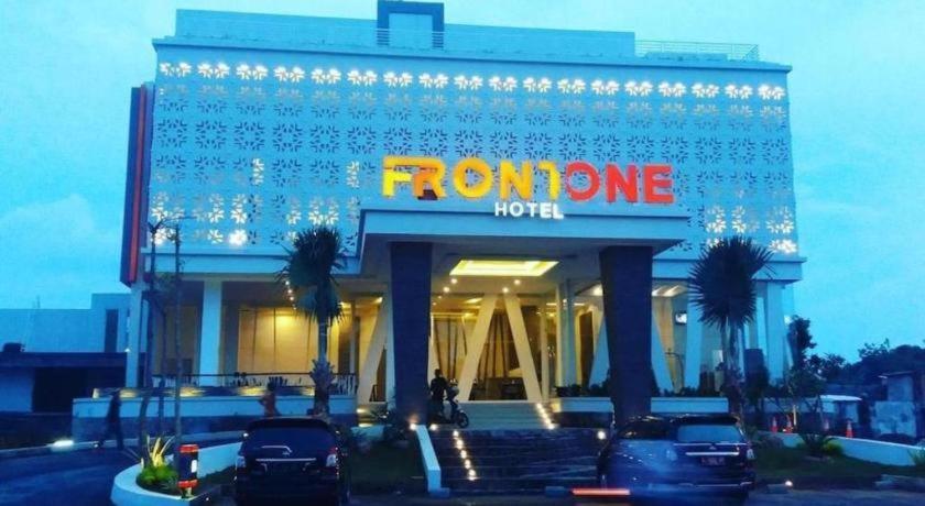 Front One Hotel Pamekasan Madura