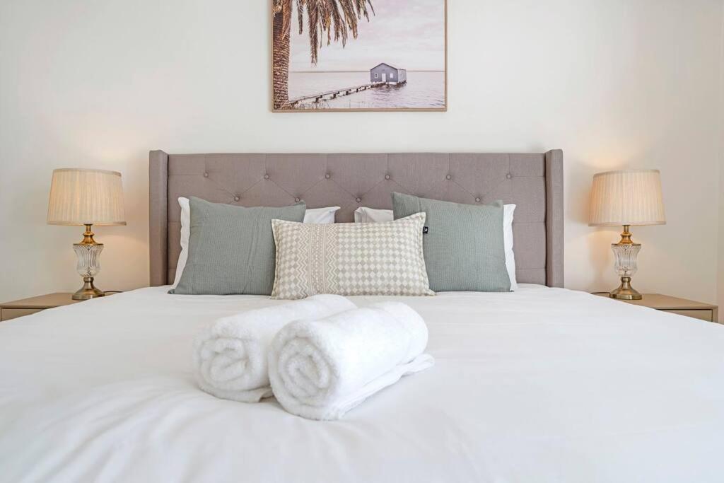Stunning 4BR Holiday Home with Water Views & Pool