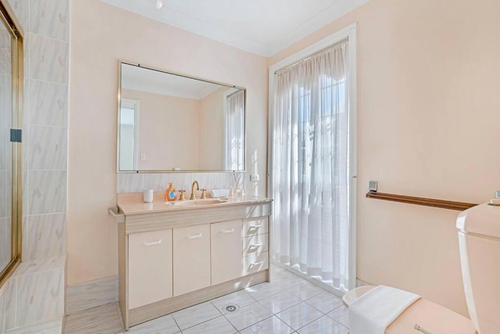 Stunning 4BR Holiday Home with Water Views & Pool